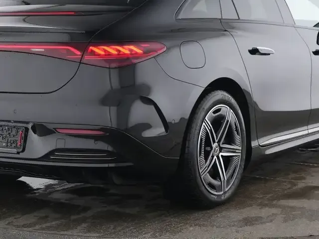 Mercedes-Benz EQE 300