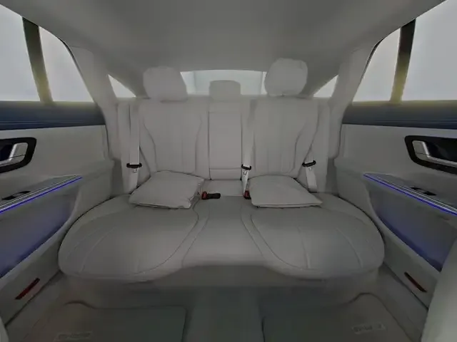 Mercedes-Benz EQE 300