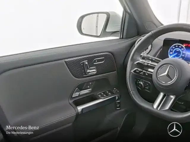 Mercedes-Benz EQB 300