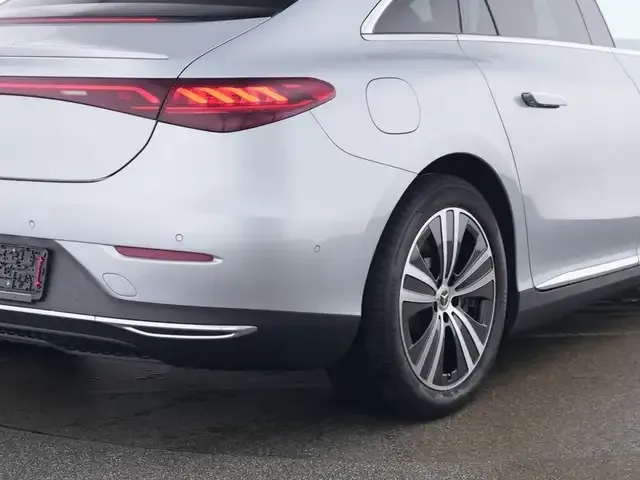 Mercedes-Benz EQE 300