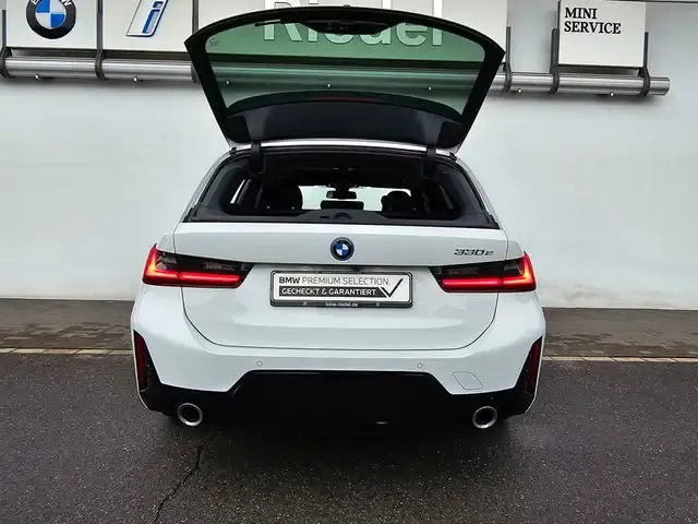 BMW 330