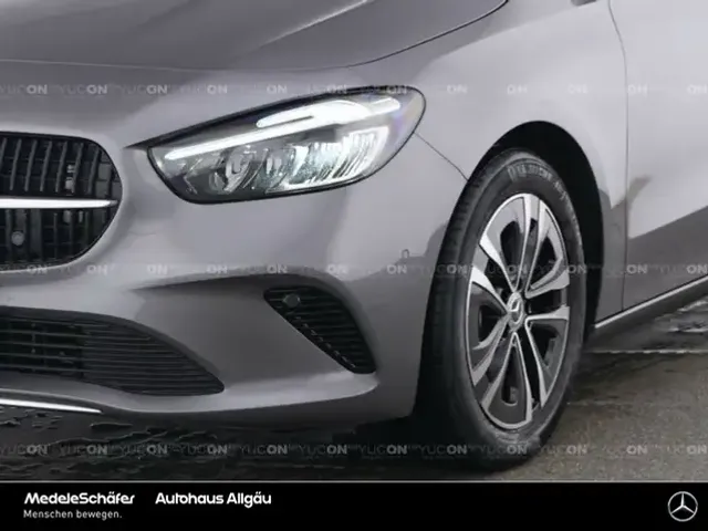 Mercedes-Benz B 180