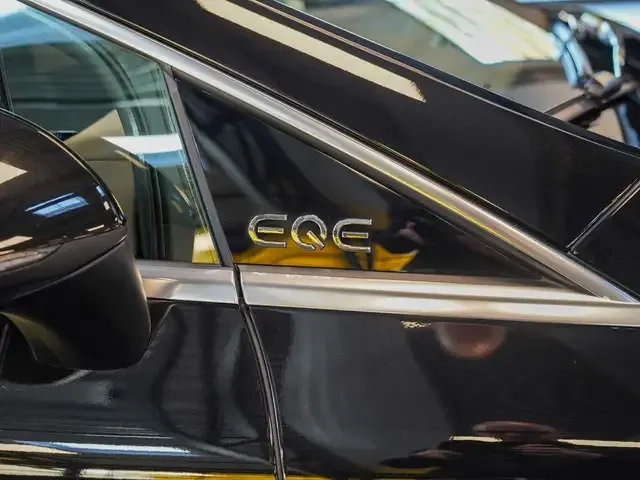 Mercedes-Benz EQE 300