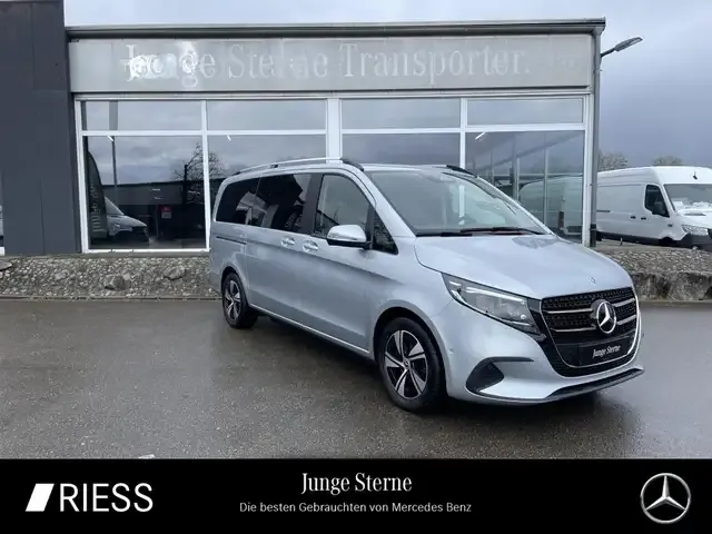 Mercedes-Benz V 220