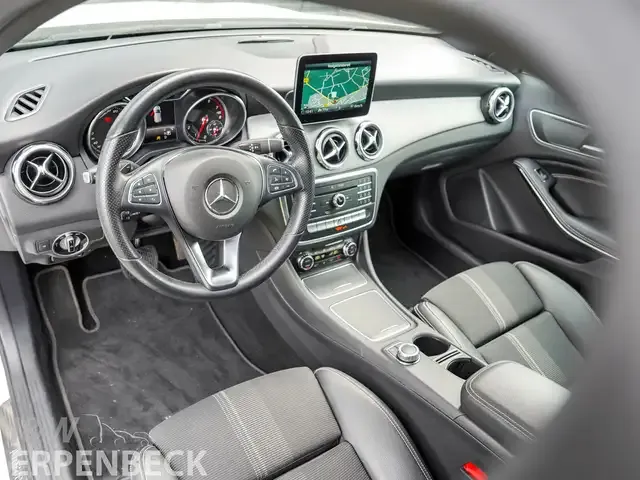 Mercedes-Benz GLA 180