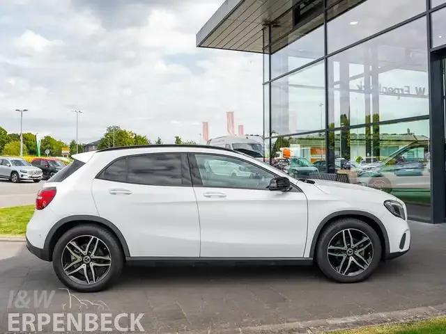 Mercedes-Benz GLA 180