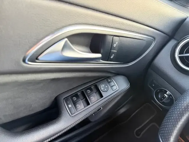 Mercedes-Benz CLA 180