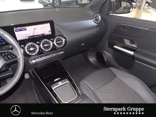 Mercedes-Benz EQA 300