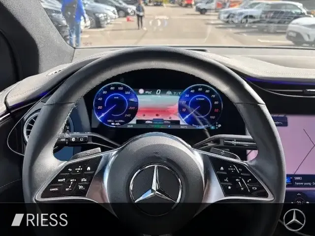 Mercedes-Benz EQE SUV