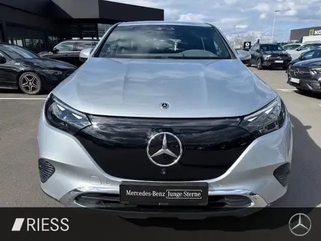 Mercedes-Benz EQE SUV