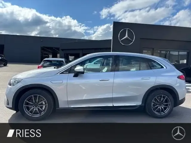 Mercedes-Benz EQE SUV