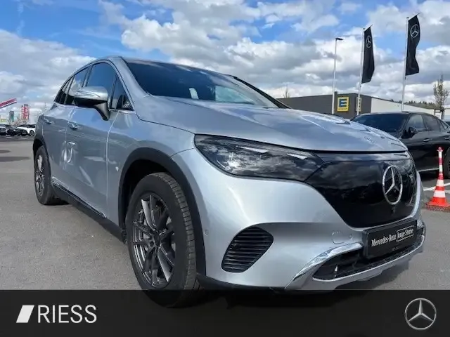 Mercedes-Benz EQE SUV