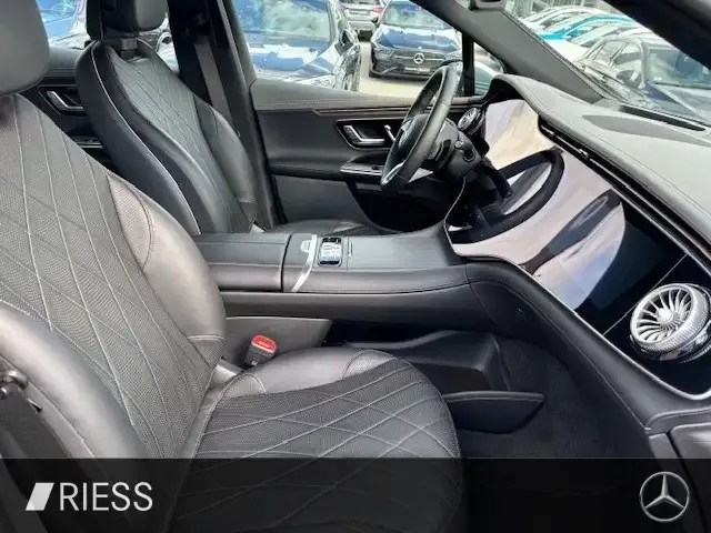 Mercedes-Benz EQE SUV