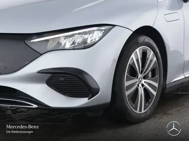 Mercedes-Benz EQE 300