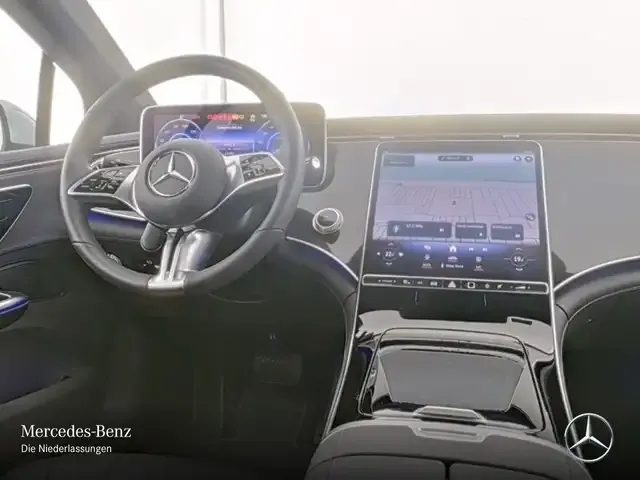 Mercedes-Benz EQE 300