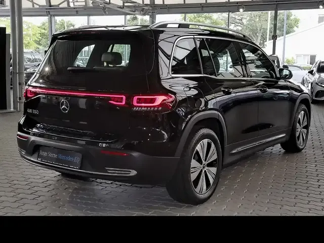 Mercedes-Benz EQB 250