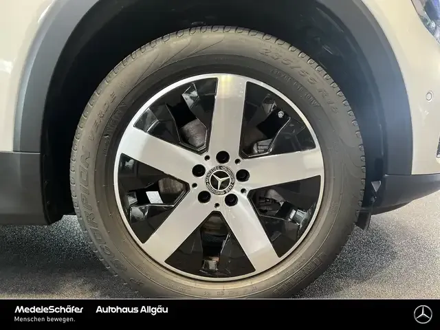 Mercedes-Benz GLB 180