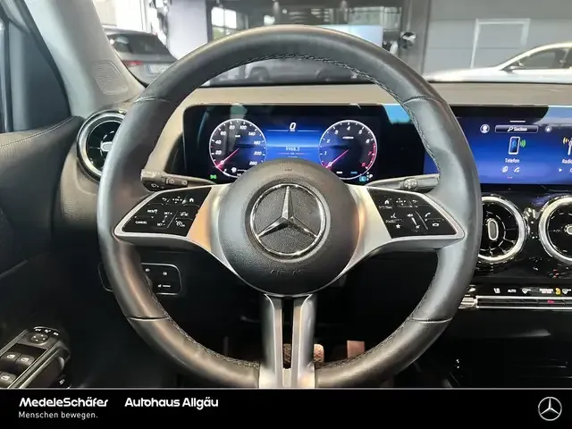 Mercedes-Benz GLB 180