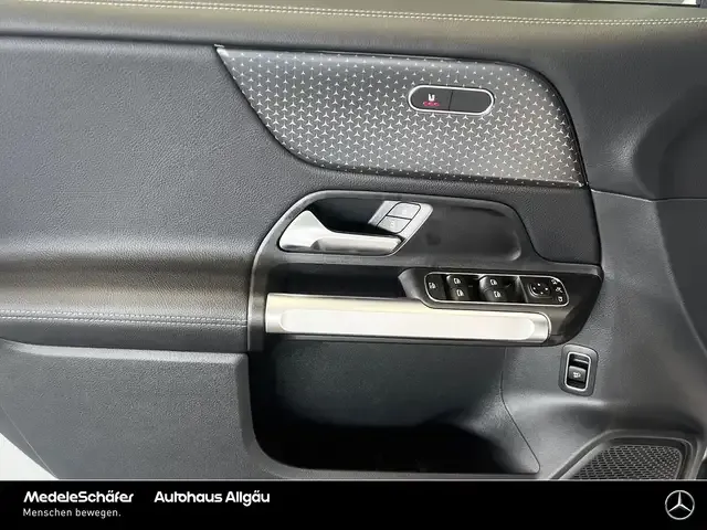Mercedes-Benz GLB 180
