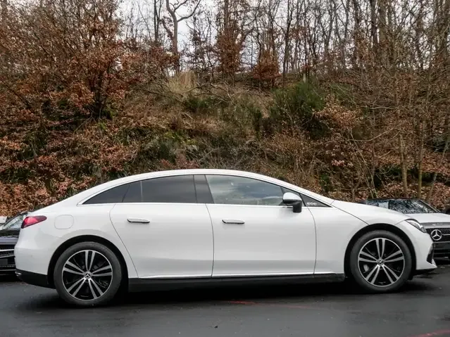 Mercedes-Benz EQE 300