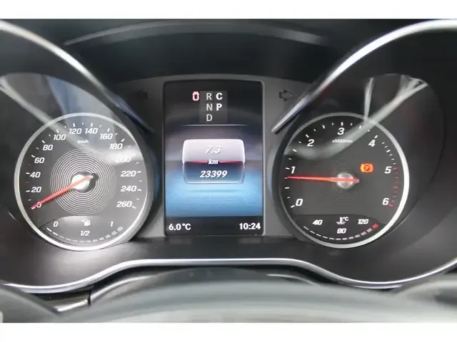 Mercedes-Benz V 220