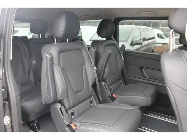 Mercedes-Benz V 220
