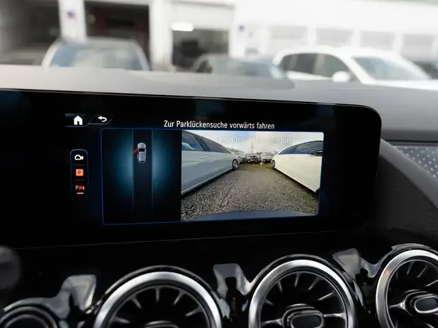 Mercedes-Benz EQA 300