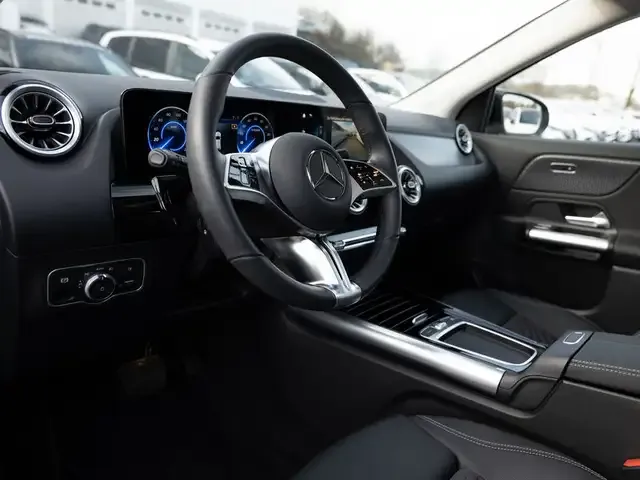 Mercedes-Benz EQA 300