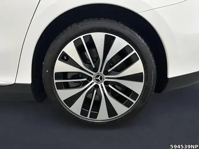 Mercedes-Benz EQE 300