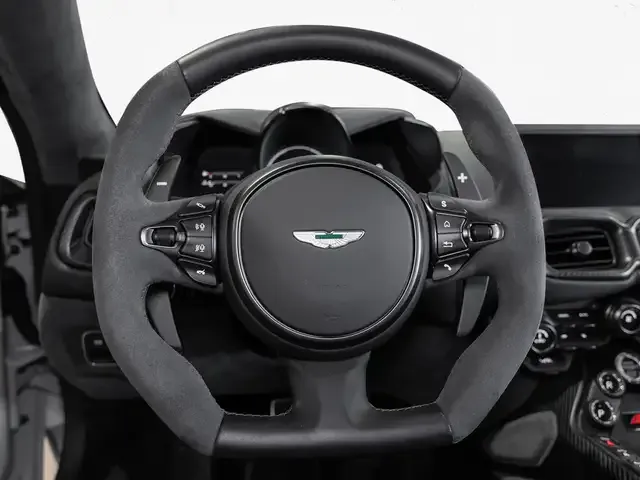 Aston Martin V8