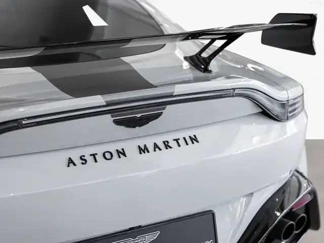 Aston Martin V8