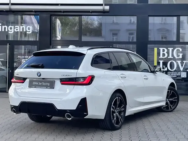BMW 330