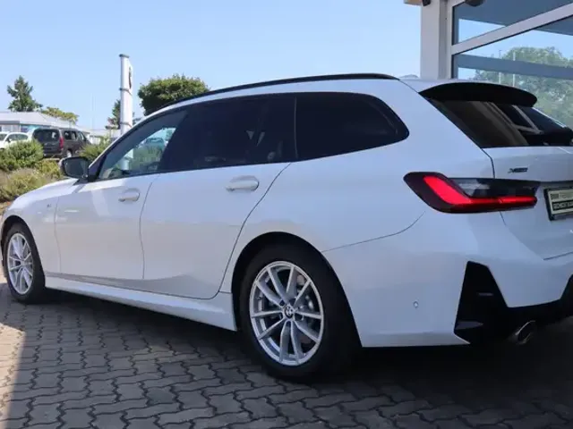 BMW 330