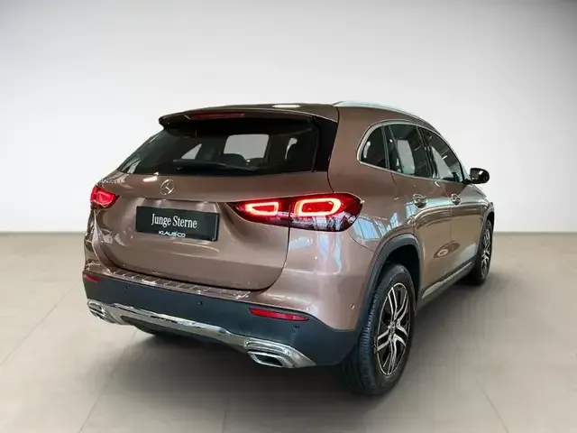 Mercedes-Benz GLA 200