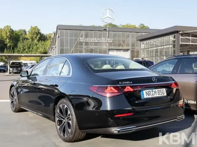 Mercedes-Benz E 200