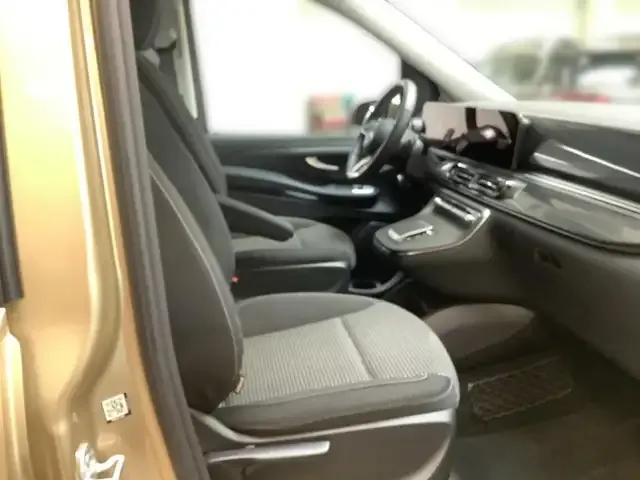 Mercedes-Benz V 220