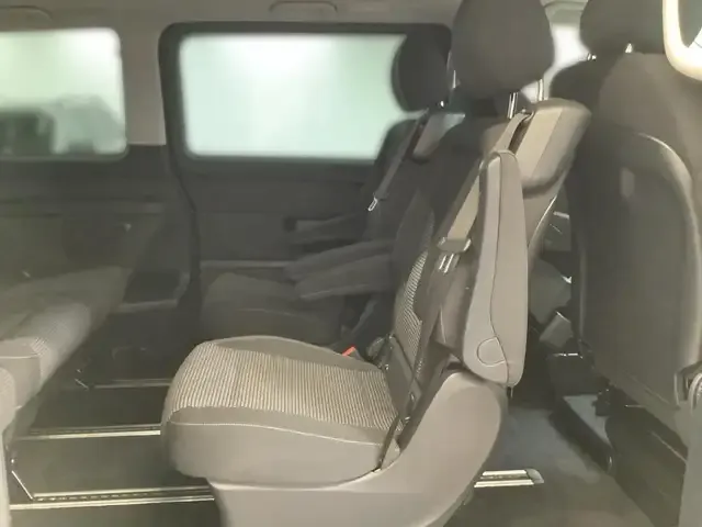 Mercedes-Benz V 220