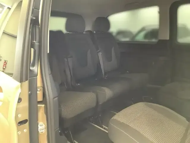 Mercedes-Benz V 220