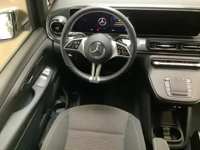 Mercedes-Benz V 220