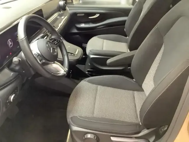 Mercedes-Benz V 220