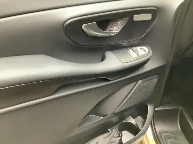 Mercedes-Benz V 220