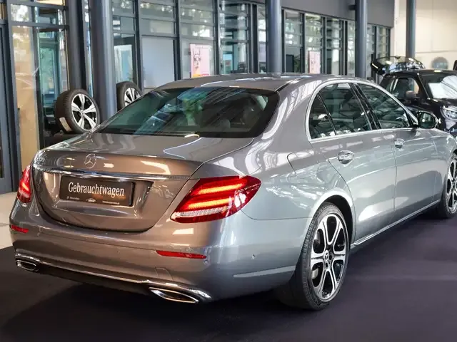 Mercedes-Benz E 200