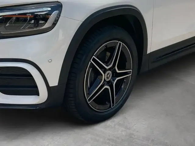 Mercedes-Benz GLB 180
