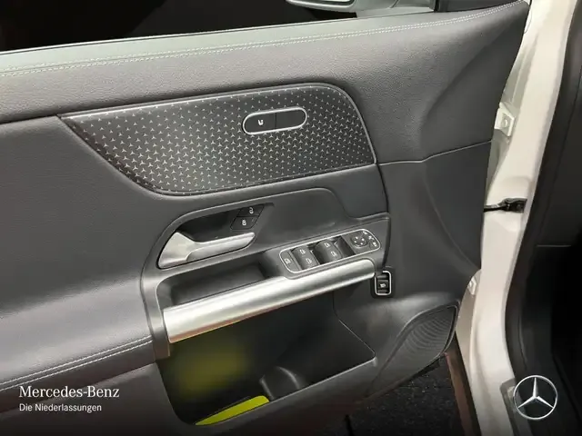 Mercedes-Benz EQA 300