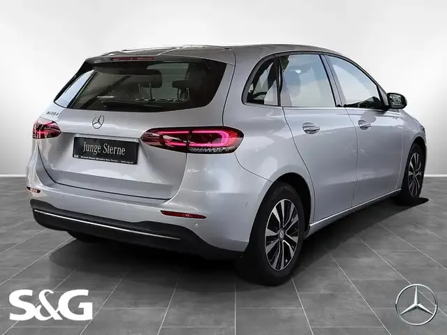 Mercedes-Benz B 180