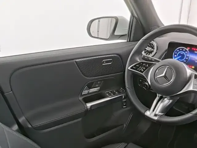 Mercedes-Benz EQB 300