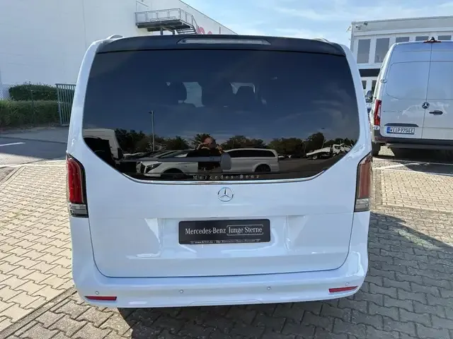 Mercedes-Benz V 220