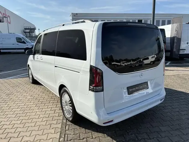 Mercedes-Benz V 220