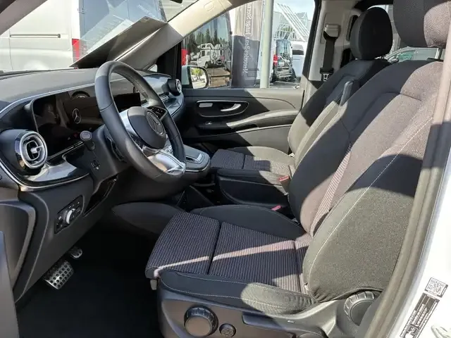 Mercedes-Benz V 220