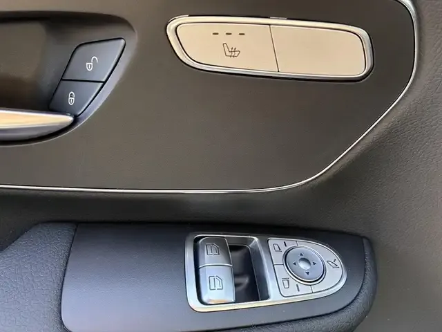 Mercedes-Benz V 220
